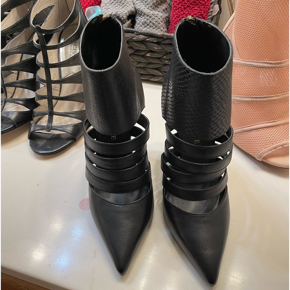 Black Vince Camuto heels, very cute